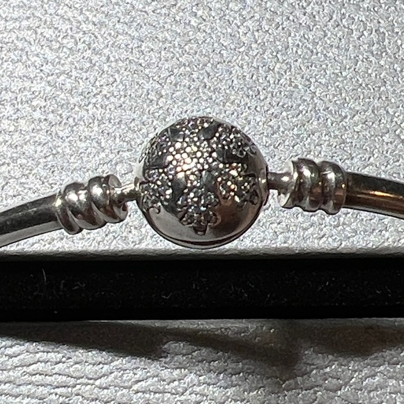 Limited Edition Unique Snowflake Bangle w Pandora Clasp & Box - Picture 6 of 16